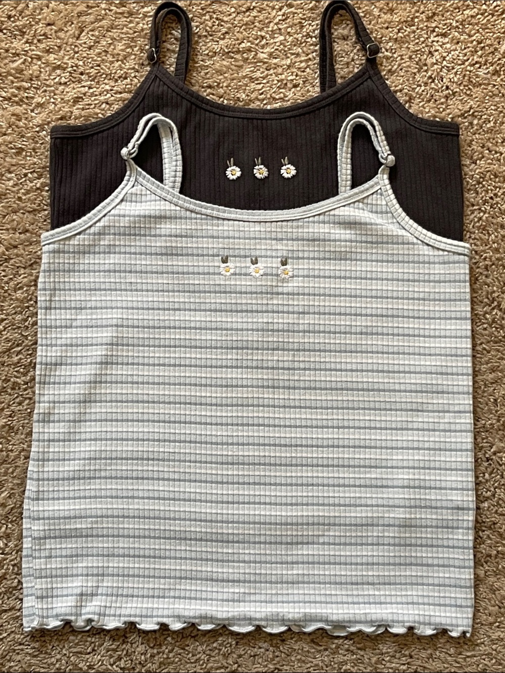 Abercrombie Kids lot of 2 camisole tank tops w/ embroidered daisies 15/16